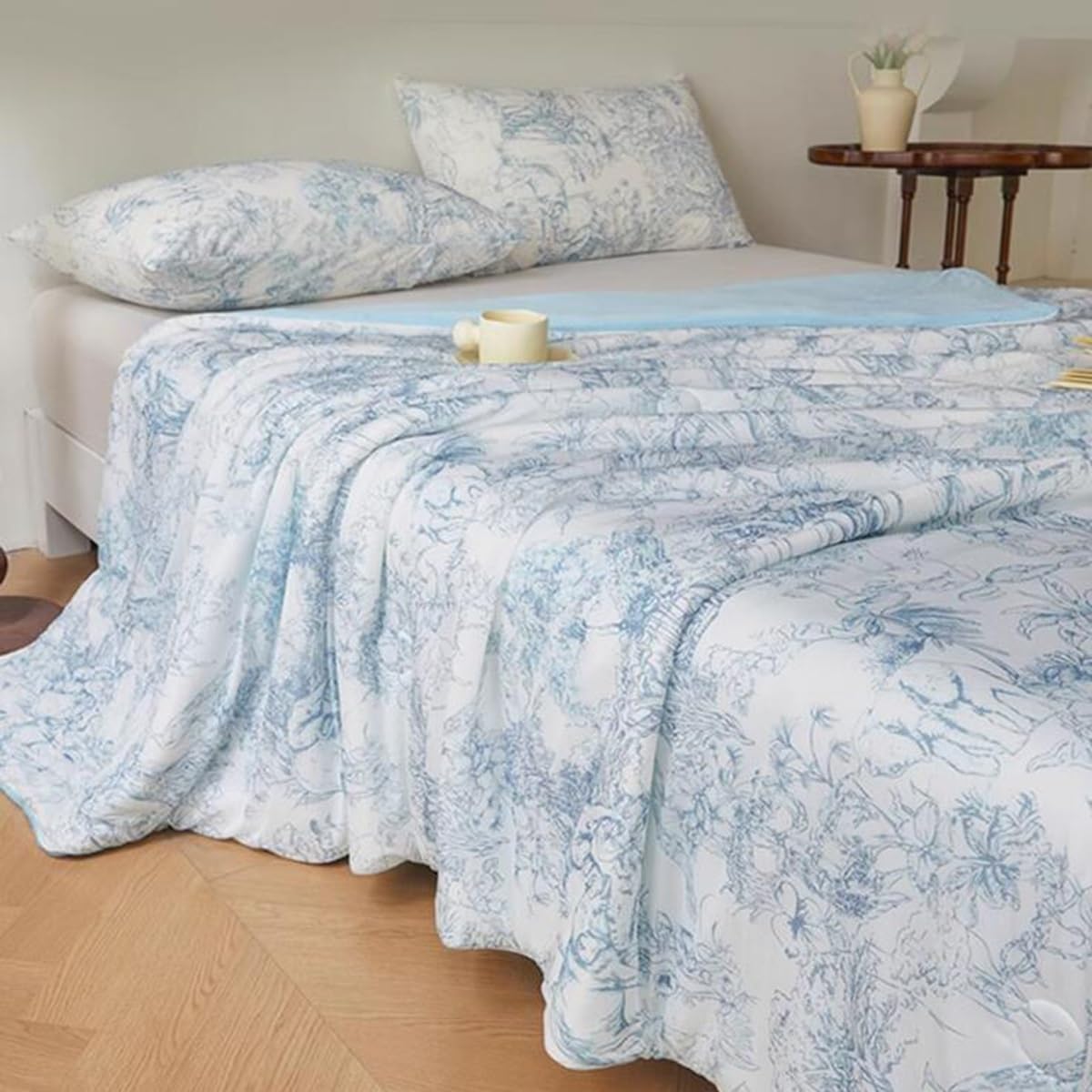 Double-Sided Cooling Throw Blanket – Breathable & Lightweight